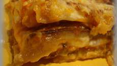 Lasagnes aux crevettes, aux aubergines et au coulis de poivron