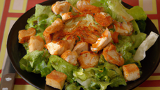 Salade césar au poulet épicé