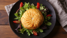 Feuilleté au Camembert, lardons et pommes de terre