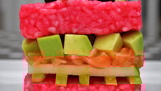 Sushi Cube Saumon de Norvège, pomme Granny, avocat et caviar de soja