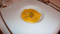 Espuma de potiron à l'huile de truffe et champignons des bois