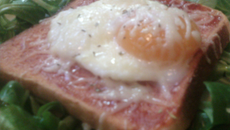 Toasts aux œufs pochés