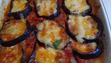 Gratin d 'aubergines à la tomate