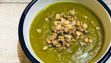 Velouté de potimarron au granola salé