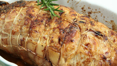 Blanc de dinde roulé en rôti et garni de fromage et de bacon halal, à la cocotte Isla Délice