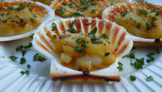 Coquilles Saint-Jacques gratinées dans la coquille
