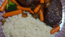 Poêlée de steaks, riz et légumes