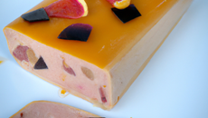 Foie gras de canard en terrine aux pêches