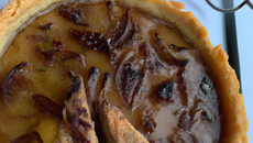 Quiche au foie gras et à la confiture d'oignons