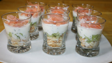 Verrine de saumon au fromage blanc et concombre
