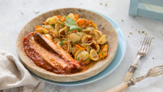 Maquereaux Arrabbiata, salade d’orecchiette tomate séchée et carottes rôties