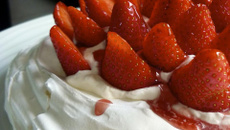 Pavlova aux fraises traditionnelle