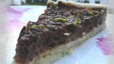 Tarte mousseuse au chocolat & poires poêlées au miel