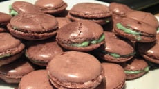 Macarons chocolat et pistache