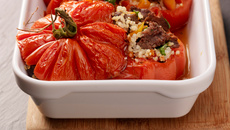Tomates farcies au quinoa et joue de bœuf