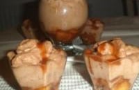 Mousse pralinée sur lit de pomme caramel beurre salé