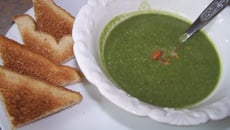 Soupe aux épinards et amandes
