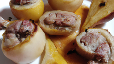 Petits farcis de Chéri aux poires pochées et fourme d'Ambert