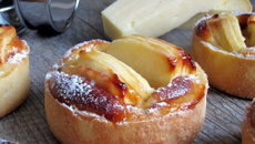 Tartelette pomme, caramel et Cantal jeune