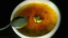 Crème brûlée au lait de coco, safran et cardamome