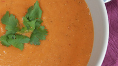 Soupe de lentilles corail, coco et curry