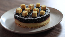 Le Paris de nuit : Gâteau croustillant amandes et myrtilles