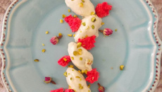Kulfi et sponge cake à la rose