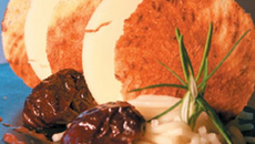 Mille-feuille de fromage Ossau-Iraty et pruneaux