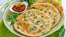 Pains indiens paratha aux épinards et épices
