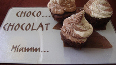 Cupcakes chocolat/courgette chantilly noix de coco et chocolat