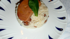 Foie gras poêlé sur palet de riz aux girolles