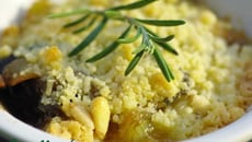 Crumble d'oignons nouveaux au parmesan