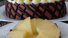 Charlotte aux ananas et mousse au chocolat