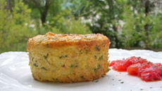 Flan de polenta à la ricotta, courgettes & chèvre