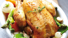 Poulet rôti, fraîcheur de légumes nouveaux