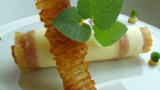 Cigare croustillant fourme d'ambert, poire et verveine du Velay