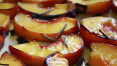 Pêches flambées