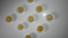 Bonbons de poivron vert aux zestes d'orange