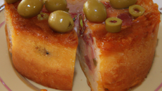 Cake salé pour l'apéritif au jambon et aux olives