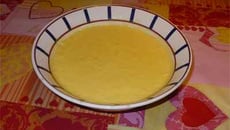 Mousse à l'orange à déguster avec biscuits aux amandes