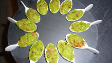 Purée d'avocat aux lardons
