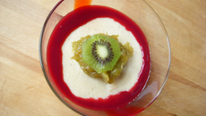 Rhubarbe aux épices, semoule et framboises