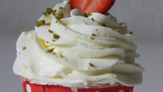 Cupcakes amande cœur de fraise et crème vanille