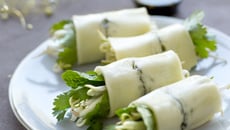 Morbier 'comme un rouleau de printemps' à croquer aux herbes MBC