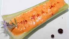 Céleri branche au guacamole de chorizo