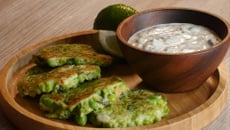 Galettes de petits pois, menthe et féta