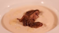 Velouté de panais au lard fumé et cèpes