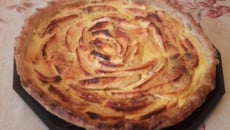 Tarte aux pommes-banane parfumée à la cannelle et au rhum