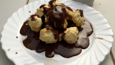 Choux sucrés au coulis de chocolats