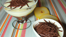 Yaourts à la poire et vermicelles de chocolat